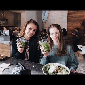 Meet your Posher, Olivia